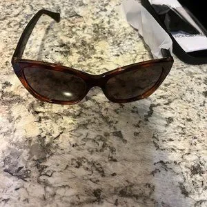 Salvatore Ferragamo | Accessories | Ferragamo Womans Sf957s  display picture 1